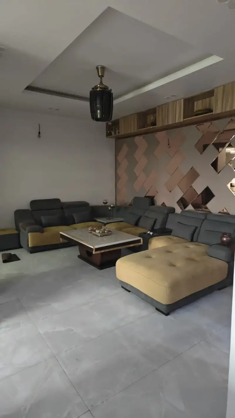 Premium 4 bhk Floor with Solar Panel