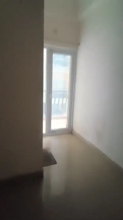 4 BHK FLAT IN HEART OF NOIDA , UNBEATABLE PRICE